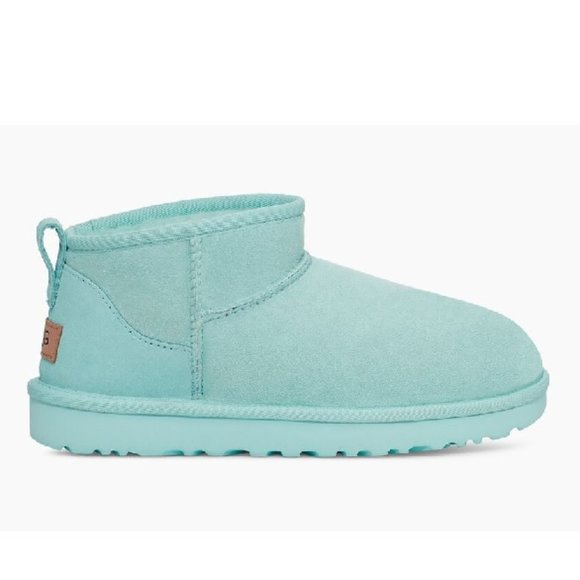 🎁 UGG Womens Classic Ultra Mini Ankle Boot - Picture 2 of 9